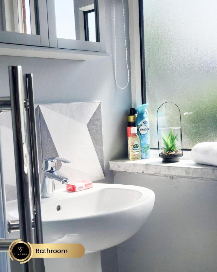 Nr Birmingham City Centre, 5 Bed, Luxe Inn Exteriör bild